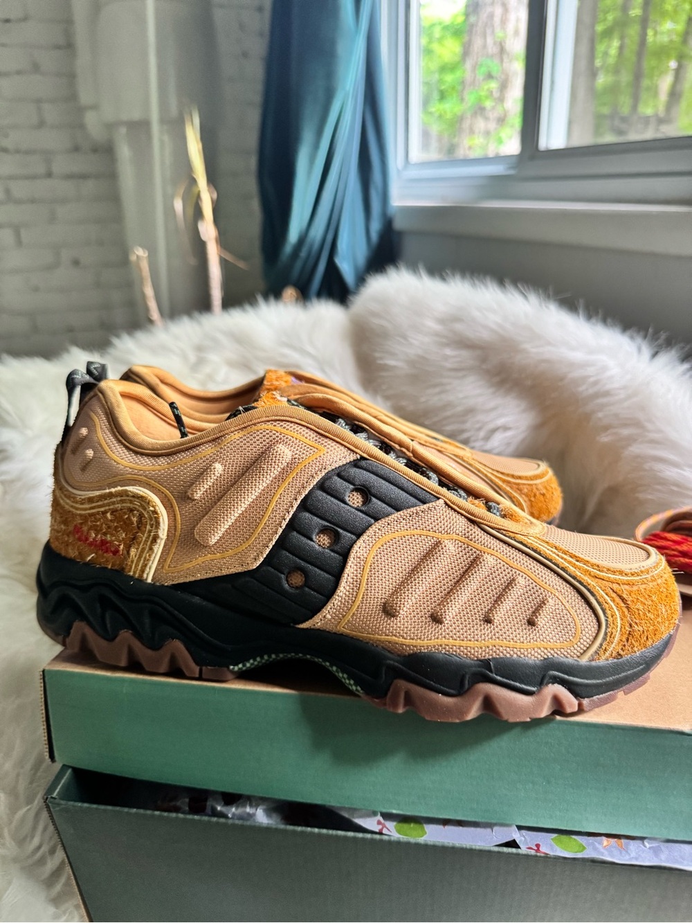 MATRIX
HARVEST WHEAT
BRUN MOYEN collaboration with colors and Saucony sneaker